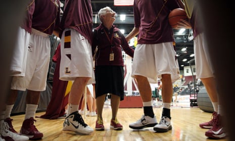 Sister Jean Dolores Schmidt gives Loyola Chicago a teamtalk before a game in 2013