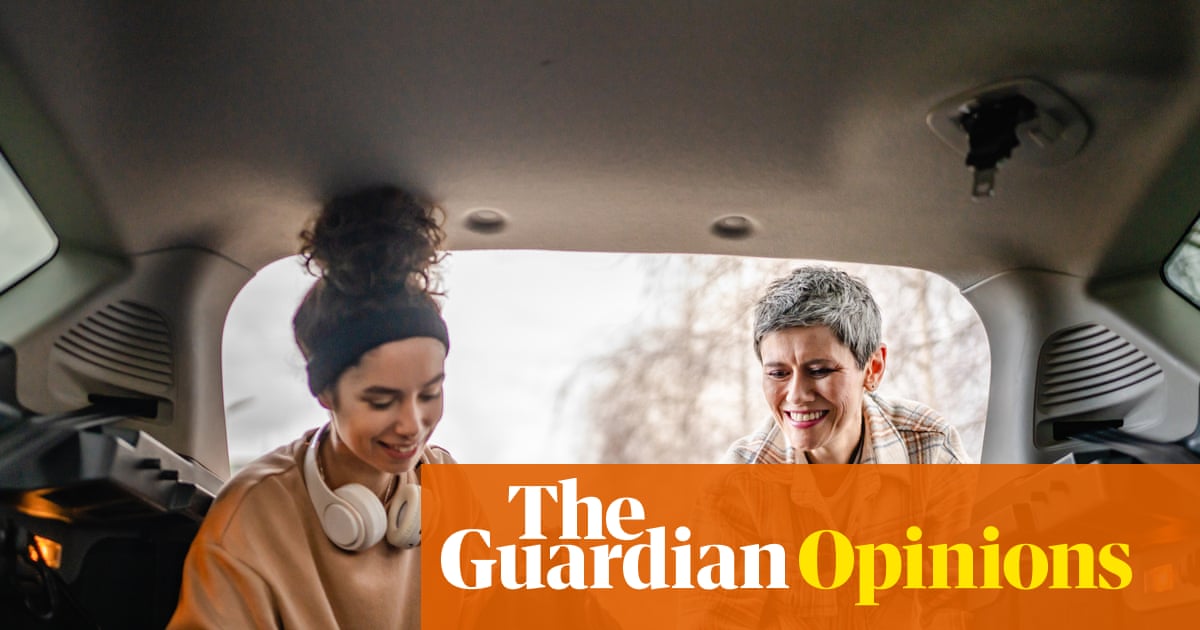 How can you make a student happy? Drop them at university and make a lightning-quick exit | Zoe Williams