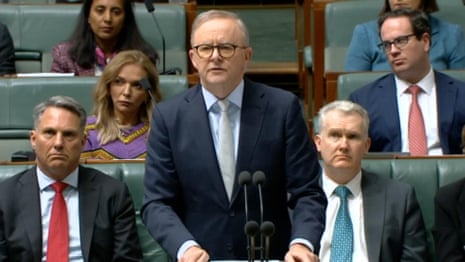 Australian PM Anthony Albanese pays tribute to Bondi Westfield stabbing victims – video