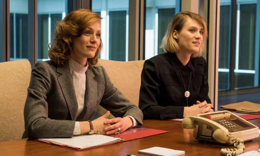 Kerry Bishé and Mackenzie Davis in Halt and Catch Fire.