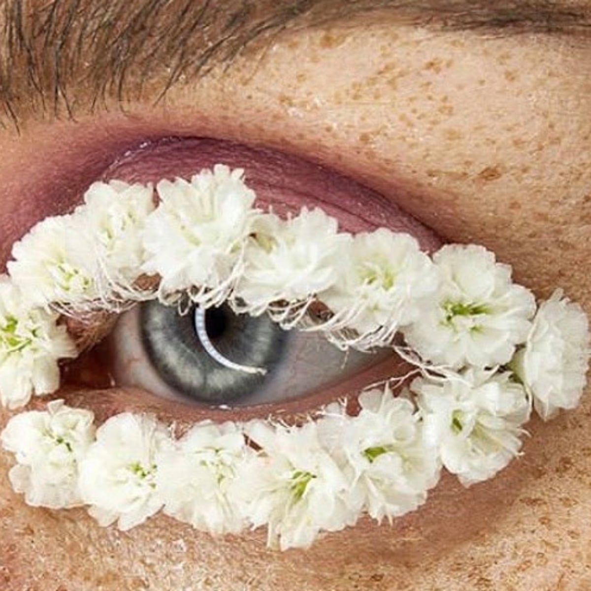 Ugly Makeup The Trend Highlighting What S Beyond Conventional Beauty Makeup The Guardian Ugly Makeup The Trend Highlighting What S Beyond Conventional Beauty Makeup The Guardian