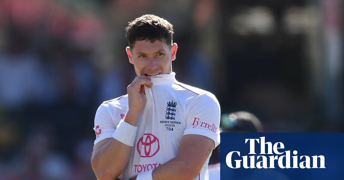 Conscript Potts is England's paratrooper fighting a lonely Ashes war in Sydney | Barney Ronay