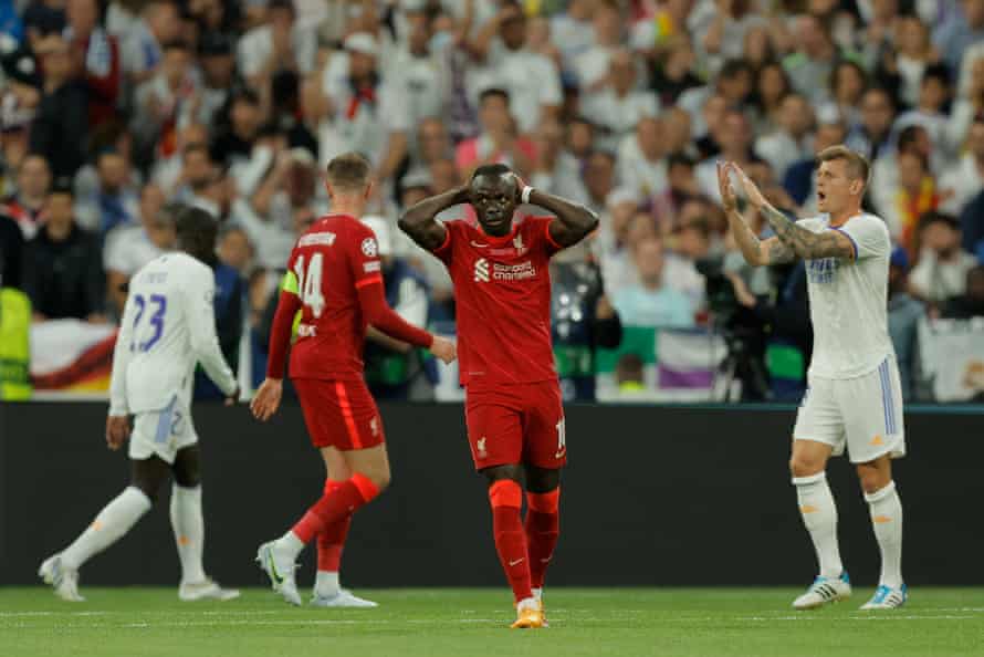 Sadio Mane rues a missed chance.