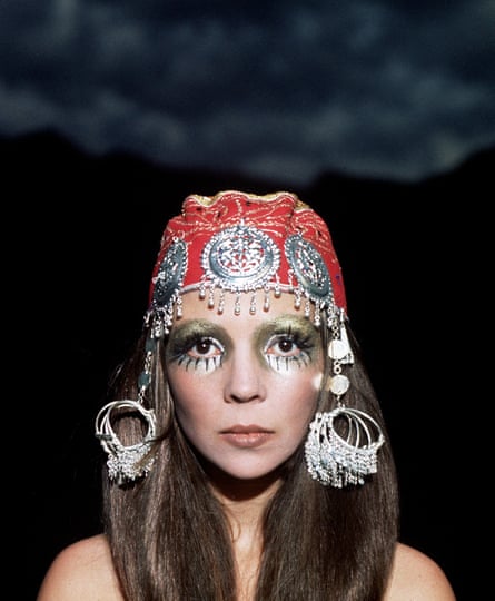 hippies 60s makeup