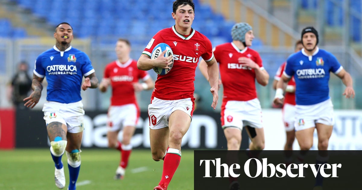 Louis Rees-Zammit and Wales run riot in Italy to keep grand slam in sights