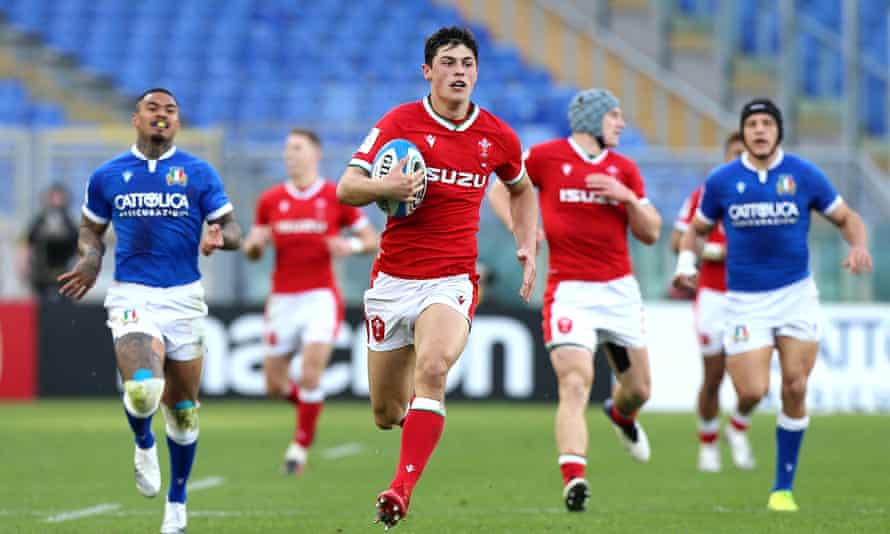 picture Wales V Italy Score louis rees zammit and wales run riot in