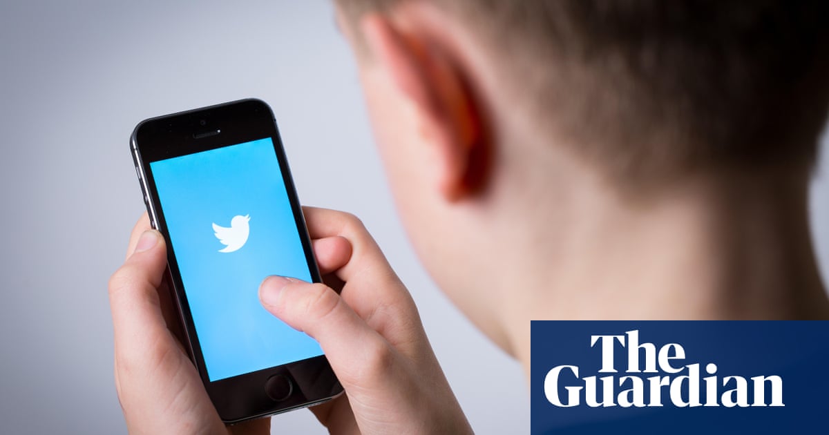 Twitter launches prompt in bid to reduce abusive language