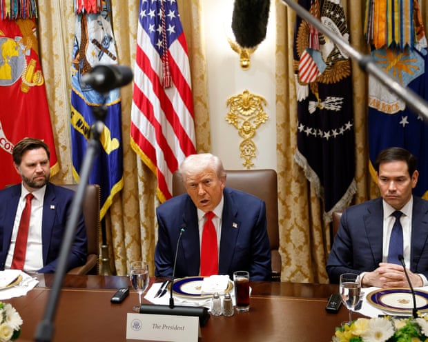 Donald Trump discursa em evento.
