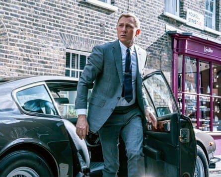 Daniel Craig as James Bond in No Time to Die (2021).