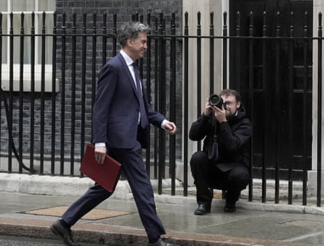 Ο πρώην επικεφαλής οικονομολόγος της Τράπεζας της Αγγλίας λέει ότι οι αναπτυξιακές πολιτικές των Τόρις είναι «πολύ πιο πιθανό να επιτύχουν» από τις πολιτικές του Εργατικού – Η.Β.
