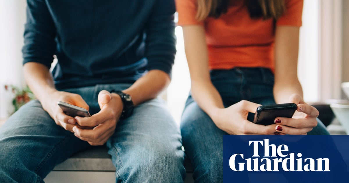 'Out of control': 60% of Australian parents and carers surveyed say social media is their biggest concern for kids