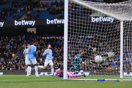 Georginio Rutter scores BrightonâÂÂs second goal against Manchester City.