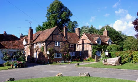 Large houses in the countryside are selling the quickest, Zoopla reports.