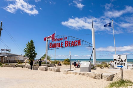 a sign reads ‘welcome to sauble beach’