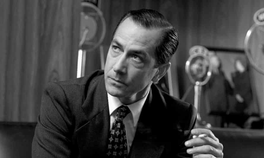 David Strathairn
