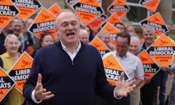 Liberal Democrat leader Ed Davey campaigns in Oxfordshire
