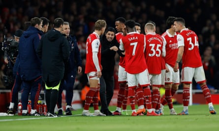 Mikel Arteta speaks to Arsenal’s players during the defeat by Manchester City.