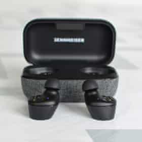 Sennheiser Momentum True Wireless 2 - case and earbuds