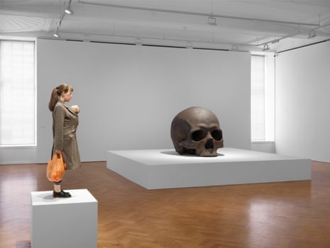 Woman With Shopping, 2013 and Dead Weight, 2021 by Ron Mueck at Thaddaeus Ropac.