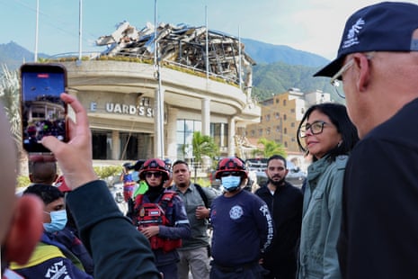 Venezuela's interim president Delcy Rodríguez and her brother, the head of the Venezuelan national assembly Jorge Rodriguez, visiting an area strongly affected by the earthquake in La Guaira.