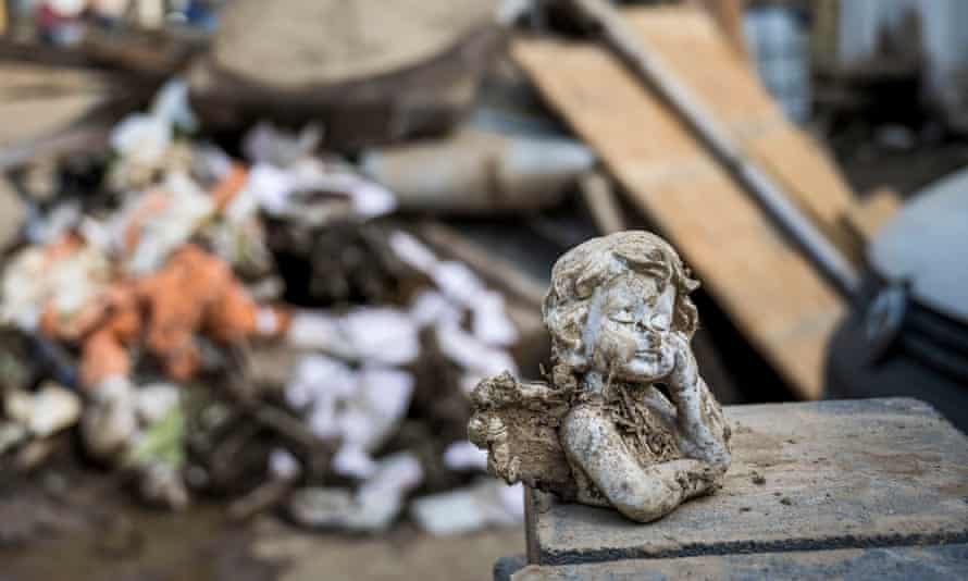 A statuette in the middle of ruin