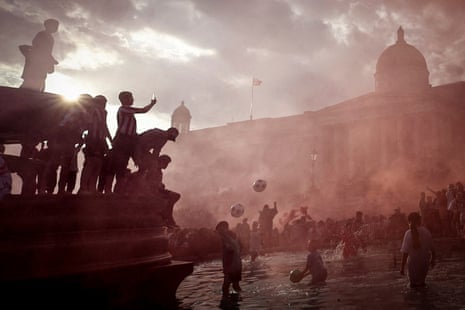 Sunderland fans in London’s Trafalgar Square before the Championship playoff final between Sheffield United and the Black Cats.