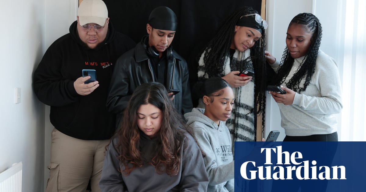 'You get desensitised to it': how social media fuels fear of violence