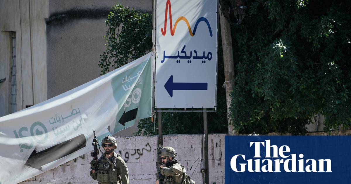 Hundreds of Israeli soldiers raid Palestinian town in West Bank