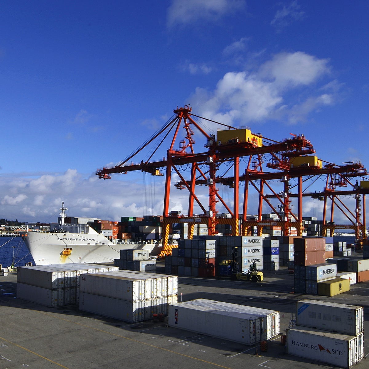 Snail Fail Australia Turns Back Mercedes Benz Cars After Escargot