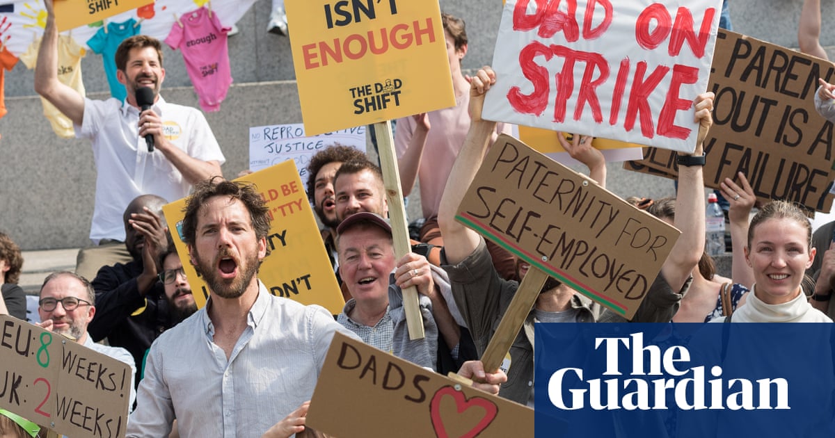 Dad strikes' in London and Edinburgh demand better paternity leave