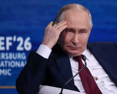‘Grandpa in a bunker’: is Putin losing control? - podcast