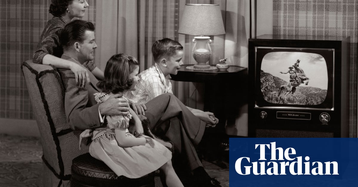 6,000 UK homes still have black and white TV licences