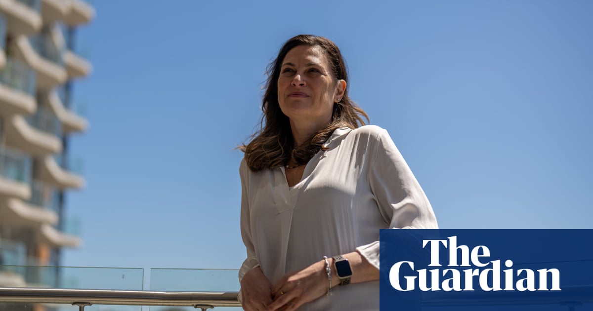 Australians who don't pay child support should be chased by tax office, parliamentary committee says