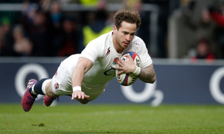 Cipriani scoring a try against Italy in the Six Nations in 2015