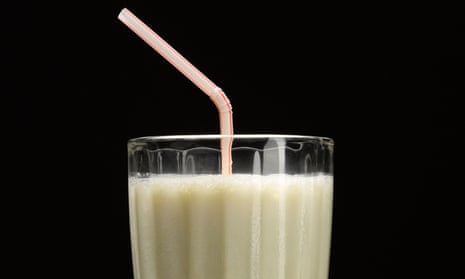 200565734-002Vanilla (Protein shake) milkshake with drinking straw, close-up.