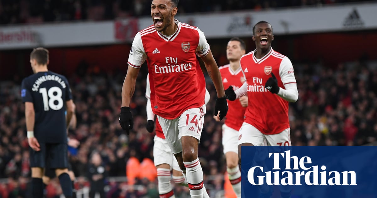 Two-goal Aubameyang clinches win for nervy Arsenal against Everton