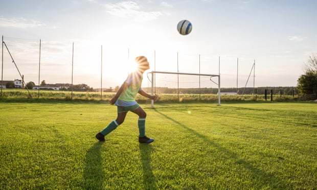 Deliberate heading could be banned for all children under 12 in England after the Football Association obtained approval to trial the measure in selected grassroots competitions and leagues