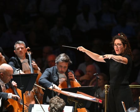 Nil Venditti conducting the BBCSO.