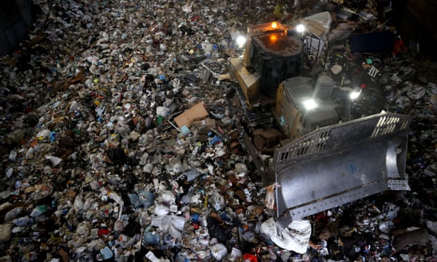 Lần đầu tiên tìm thấy hạt vi nhựa trong máu người Ước tính có khoảng 7 nghìn mảnh vi nhựa ở vịnh San Francisco. Ảnh: Justin Sullivan.