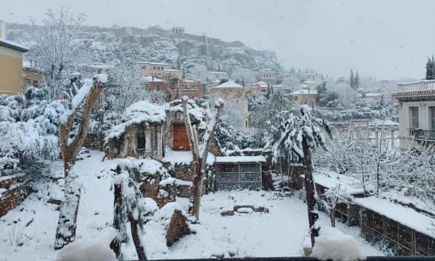 Heavy snowfall in Athens.