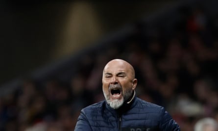 Jorge Sampaoli screams on the sidelines