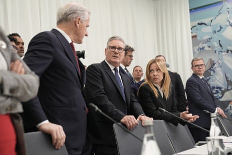 Keir Starmer (centre) alongside the Norwegian prime minister Jonas Gahr Store (left) and Italian prime minister Giorgia Meloni at the EPC summit.