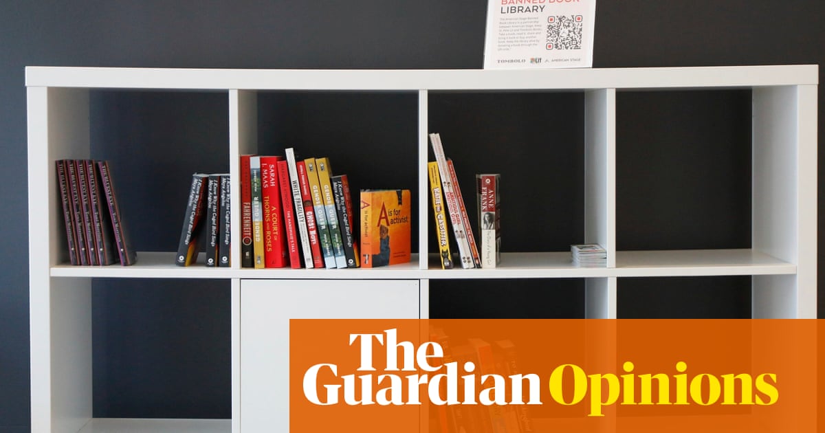 Arwa MahdawiСтранното твърдение на една жена за схоластична книга включваща