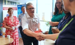 Keir Starmer shaking hands with a nurse on a hospital ward