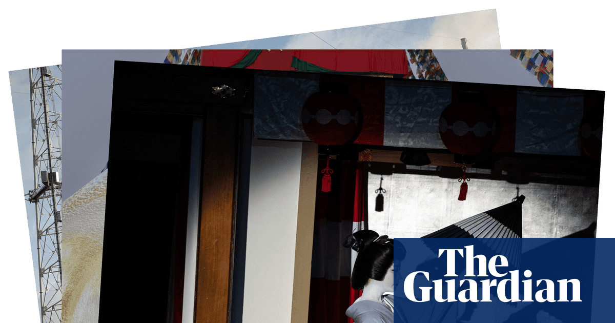 Geishas, explosions and a rocket launch: photos of the day – Wednesday