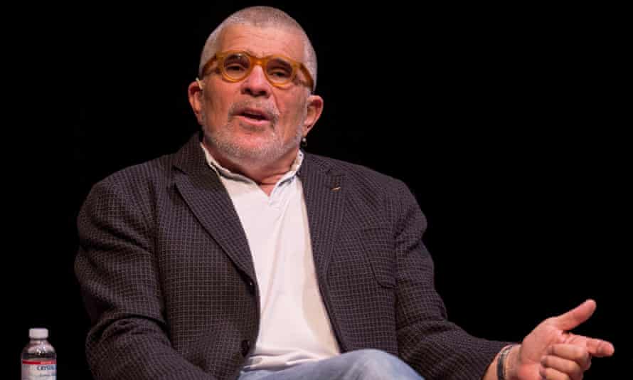 David Mamet discusses the writing life and his novel Chicago at a Los Angeles event. 