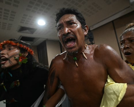 Munduruku Indigenous people wait to meet Brazilian authorities during the COP30