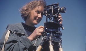 Cuchlaine King specialised in physical geography. She learned topographic surveying and had a special interest in beach sand movement, completing a doctorate on the topic in 1949