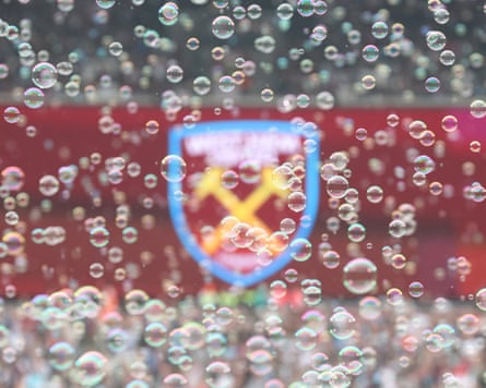 West Ham United crest and bubbles