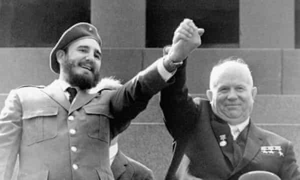 Fidel Castro con Nikita Jruschov en Moscú en 1963.